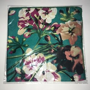 Fashion green flowery scarf